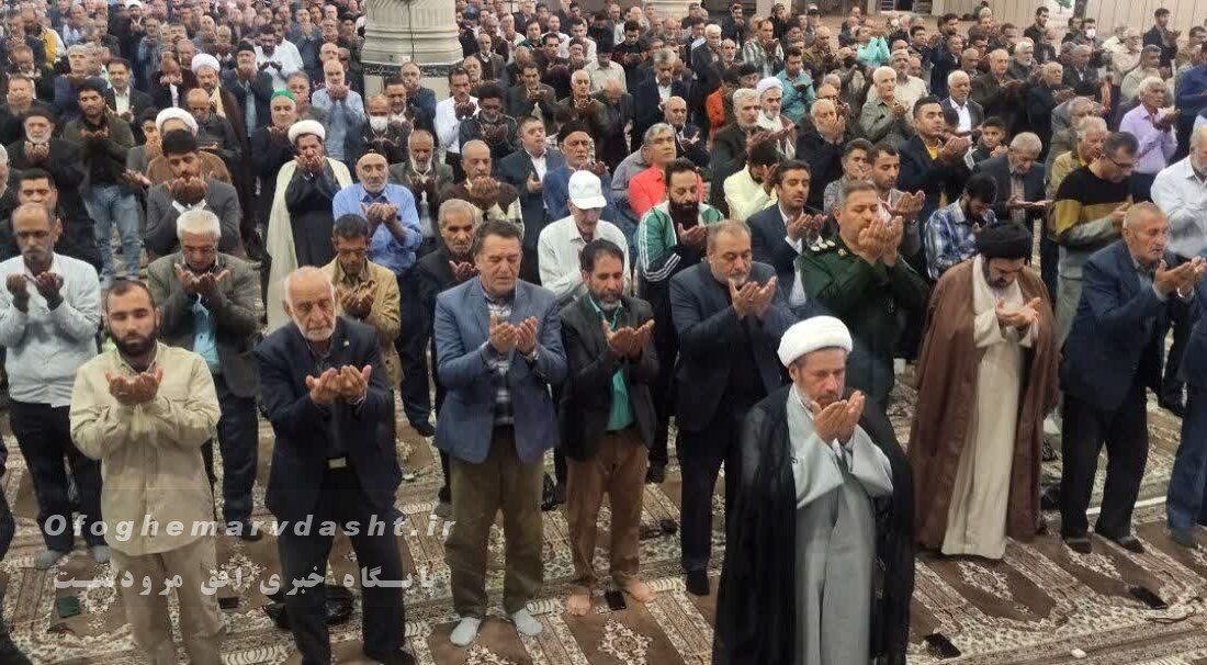 امام جمعه مرودشت گفت: بسیج زمینه ساز ایجاد امید در مردم نسبت به انقلاب و آینده کشور می باشد/ مقام معظم رهبری نقش ویژه ای در انسجام امت های اسلامی دارد