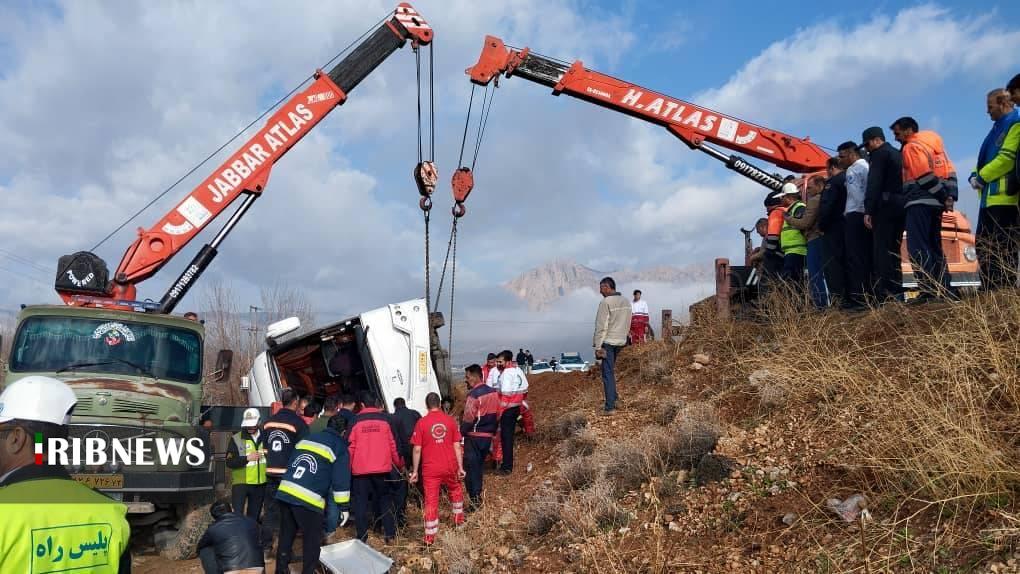 واژگونی اتوبوس در جاده مرودشت-سعادت شهر