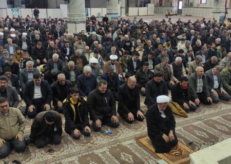 امام جمعه مرودشت گفت:بازاریان و اصناف مراقب باشند تا در پازل دشمن قرار نگیرند/آتش زدن قرآن ،مساجد،بانک ها و شهادت مأموران امنیت ،شیوه اعتراض به گرانی نیست 