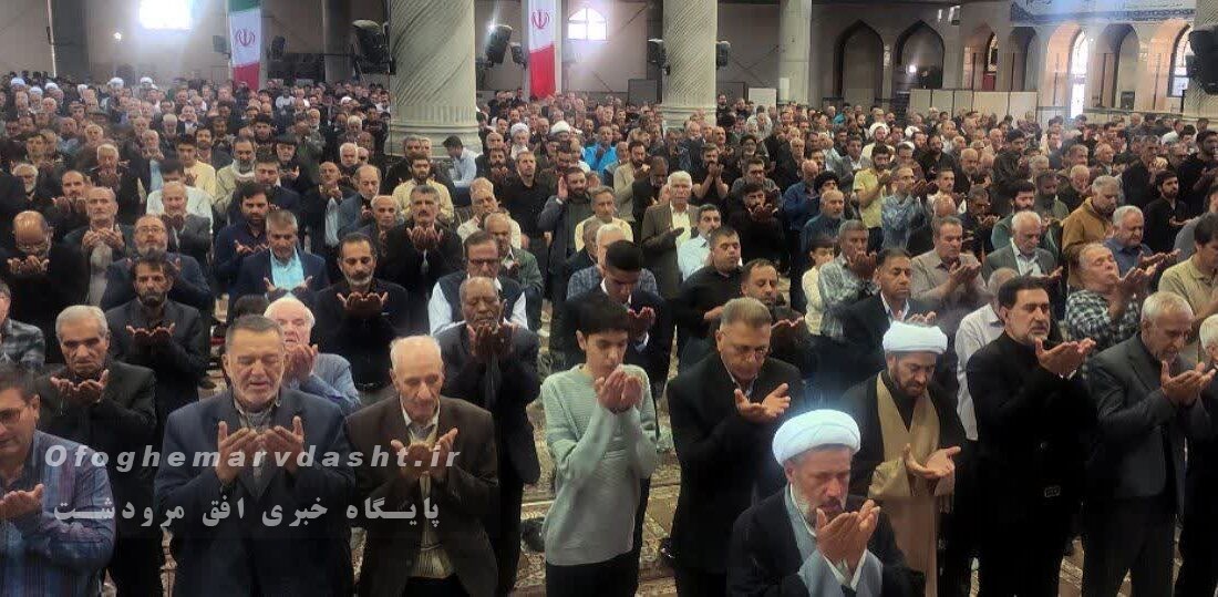 امام جمعه مرودشت گفت :عزت و آزادی ایران اسلامی نتیجه زحمات نیروهای مسلح وحضور مردم می باشد/ اطاعت پذیری از رهبری یکی از مهم ترین وظایف کنونی ملت ایران می باشد