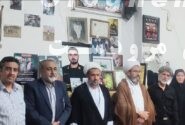 امام جمعه مرودشت به مناسبت هفته دفاع مقدس با خانواده شهید مصطفی پور دیدار و گفتگو کرد