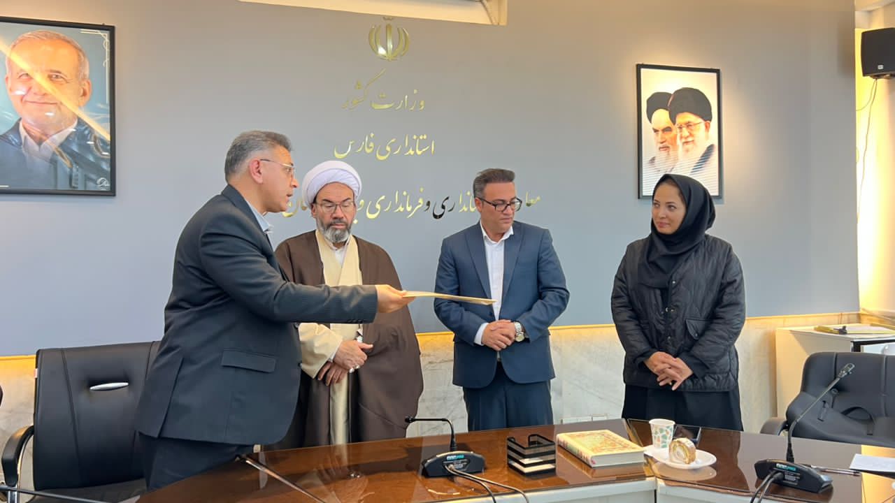 پس از کش و قوس های فراوان،همایون به عنوان سرپرست اداره فرهنگ و ارشاد اسلامی مرودشت معرفی شد/ درب اداره فرهنگ و ارشاد مرودشت به روی همه هنرمندان باز می باشد