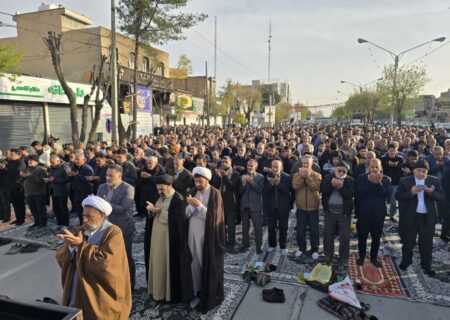 امام جمعه مرودشت گفت: مسئولان تمام تلاش های خود را در زمینه تحقق شعار انتخابی سال بکار گیرند/ بستن تنگه هرمز باعث شکستن کمر دشمن شده است