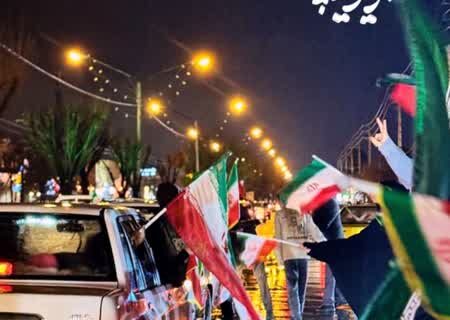 مردم مرودشت با حضور حداکثری خود در غالب رژه موتوری وخودرویی طلب انتقام رهبر شهید را داشتند
