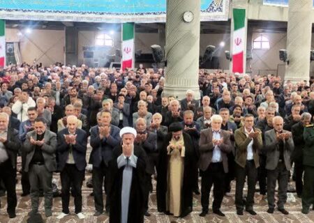 امام جمعه مرودشت گفت :تمام دنیا متحیر از اراده وغیرت رزمندگان ما ومردم ایران اسلامی شده است / در آستانه سال نوو عید فطر مردم مستضعفان را فراموش نکنند