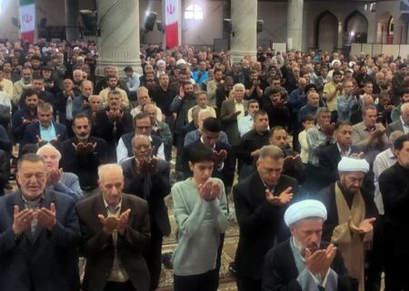 امام جمعه مرودشت گفت :عزت و آزادی ایران اسلامی نتیجه زحمات نیروهای مسلح وحضور مردم می باشد/ اطاعت پذیری از رهبری یکی از مهم ترین وظایف کنونی ملت ایران می باشد