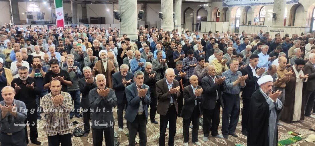 امام جمعه مرودشت گفت :اخلاص ،صداقت تقوا وزندگی شهید گونه از ویژگی های بارز نیروهای مسلح کشور ما می باشد/ مردم در زمینه استفاده از حامل های انرژی صرفه جویی کنند