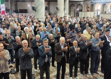 امام جمعه مرودشت گفت :اخلاص ،صداقت تقوا وزندگی شهید گونه از ویژگی های بارز نیروهای مسلح کشور ما می باشد/ مردم در زمینه استفاده از حامل های انرژی صرفه جویی کنند