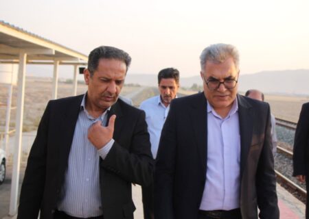فرماندار مرودشت گفت: تکمیل ایستگاه راه‌آهن و رفع مشکل زیر گذر فتح آباد شتاب می‌گیرد