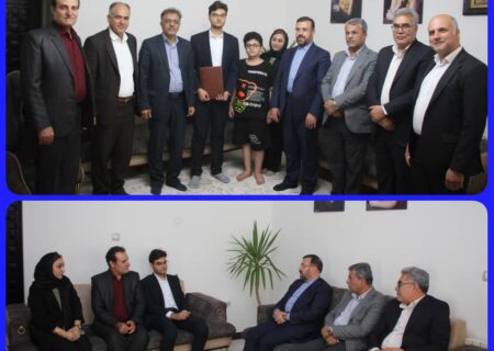 استاندار فارس گفت:: موفقیت جوانان و دانش‌آموزان نخبه، نشان‌دهنده ظرفیت‌های علمی و استعدادهای ارزشمند استان فارس است و باید زمینه برای شکوفایی هرچه بیشتر این استعدادها فراهم شود 