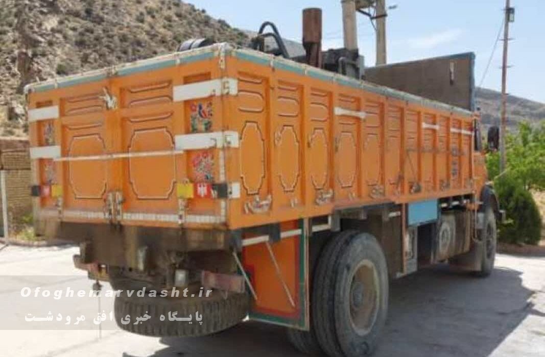 فرمانده انتظامی مرودشت از توقیف دستگاه حفاری غیر مجاز و یک نیسان حامل سوخت غیر مجاز خبر داد