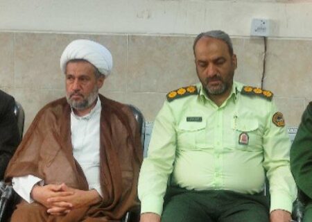 به مناسبت هفته دولت، فرماندار و مدیران ادارات مرودشت با امام جمعه این شهرستان دیدار کردند